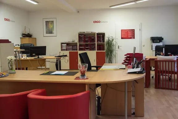 ERGO Versicherung Thomas Weschenfelder Theaterplatz 2-3 96450 Coburg