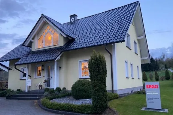 ERGO Versicherung Manfred Bobbert Gehrdener Weg 14 33034 Brakel