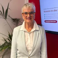 Subdirektorin Angelika Schulze-Mühlpforte