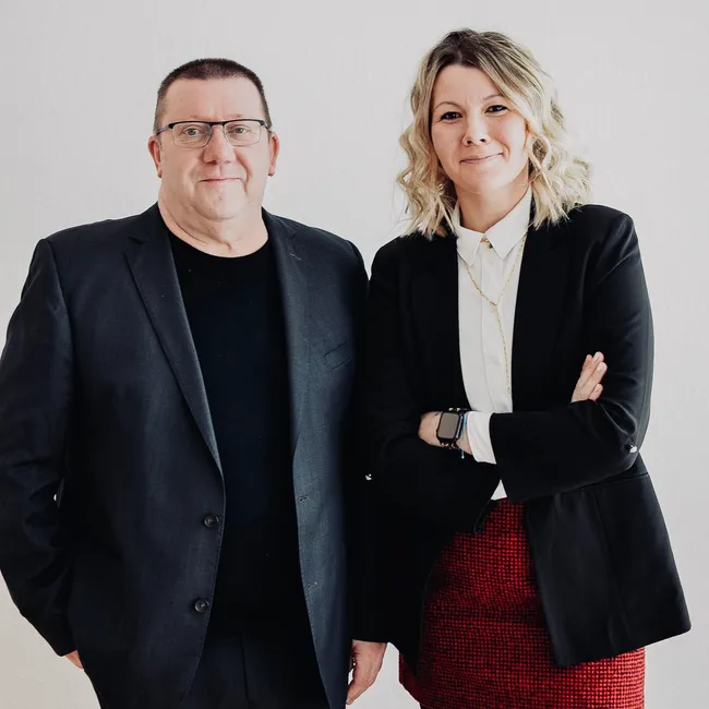 Versicherungsbüro in
Neuhaus am Rennweg
Matthias Müller &
Kristina Hartmann