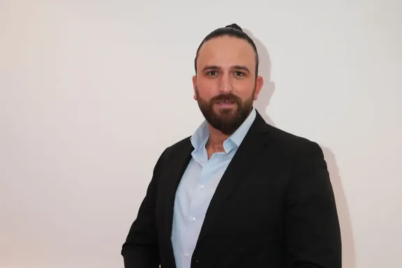 ERGO Versicherung Onur Özer Podewilsstr. 2 12103 Berlin