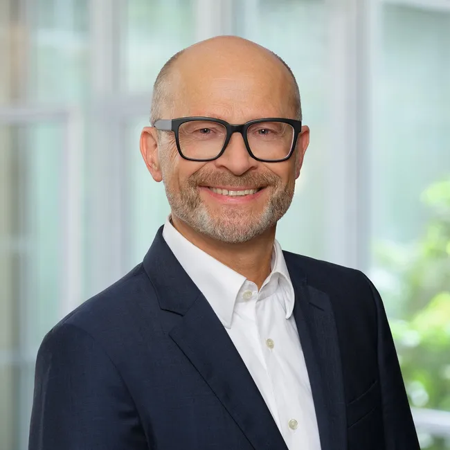 DKV Service-Center  und ERGO Subdirektion 
Frank Schacht