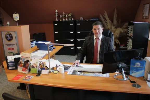 ERGO Versicherung Peter Kobela Am Strauch 4 41812 Erkelenz