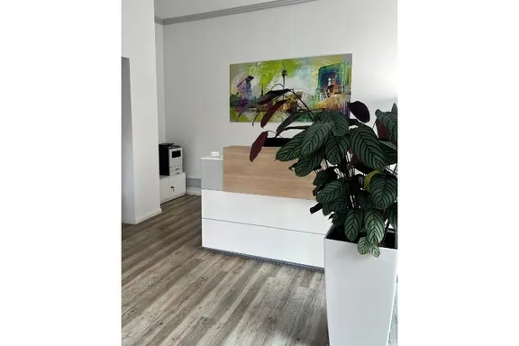 ERGO Versicherung Damir Suker Benrather Schloßallee 27 40597 Düsseldorf