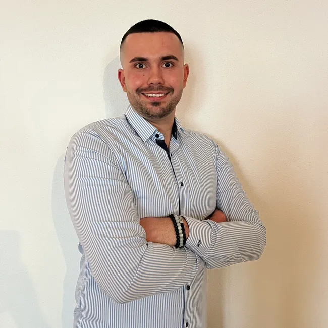 ERGO Versicherung 
Leon Michael Lechner 
