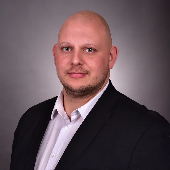 ERGO  
Marvin Schlenker