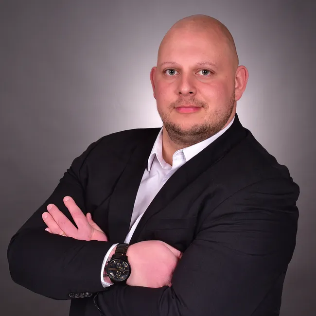 ERGO Versicherung 
Marvin Schlenker 