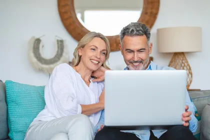 Digital und persönlich: Baufinanzierung online, im Büro oder von zu Hause