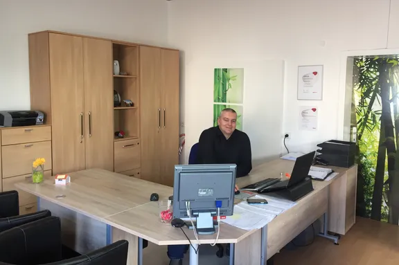 Bernd Stricker Geschäftsstelle der ERGO Versicherung Albgaustr. 8 76287 Rheinstetten