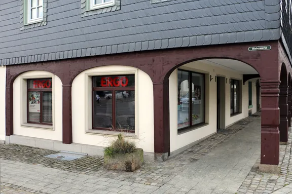 ERGO Versicherung Jens Pietschmann Niedermarkt 2 02681 Schirgiswalde-Kirschau