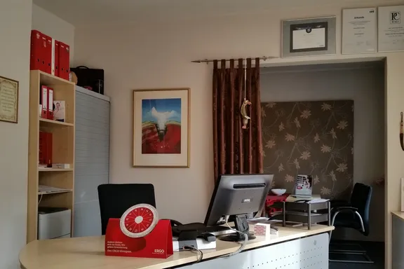 ERGO Versicherung Hans-Peter Gruber Wettinerplatz 13 08412 Werdau OT Leubnitz