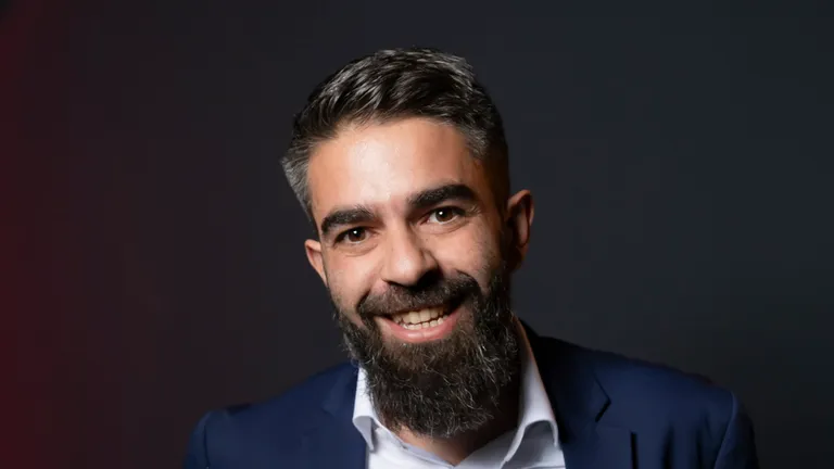 Ihr Experte für Reise- & Auslandskrankenversicherung – Amir Ferrara, Hauptagent