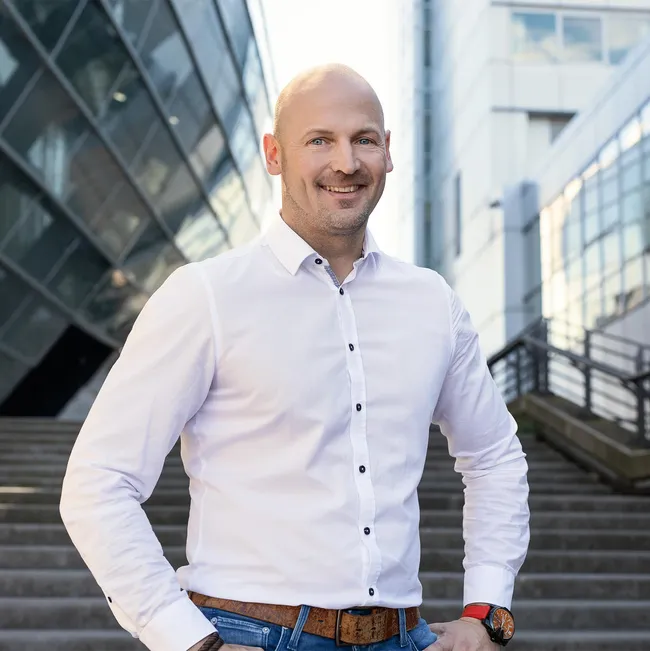 ERGO  
Philipp Busching