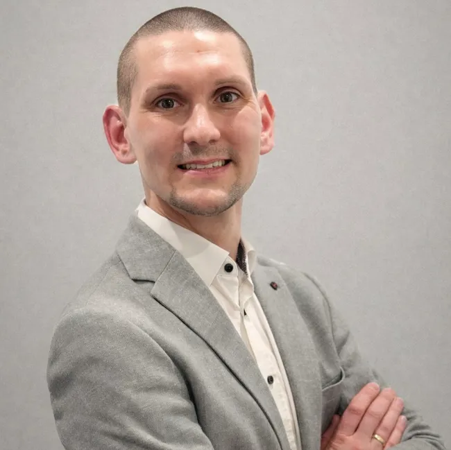 ERGO Versicherung 
Daniel Bachhuber