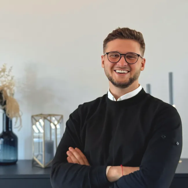 ERGO Versicherung 
Florian Pllana 
in München