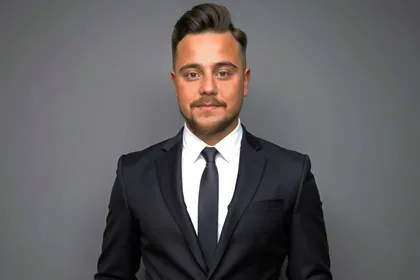 Maximilian Bürgers Friedrich-Ebert-Str. 93 46535 Dinslaken