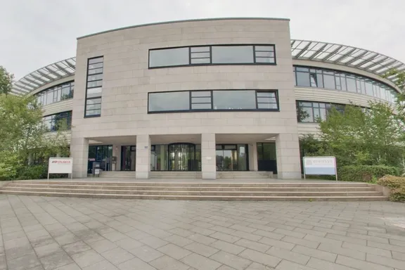 ERGO Geschäftsstelle Julian Schödl Dr.-Müller-Straße 7 92637 Weiden 