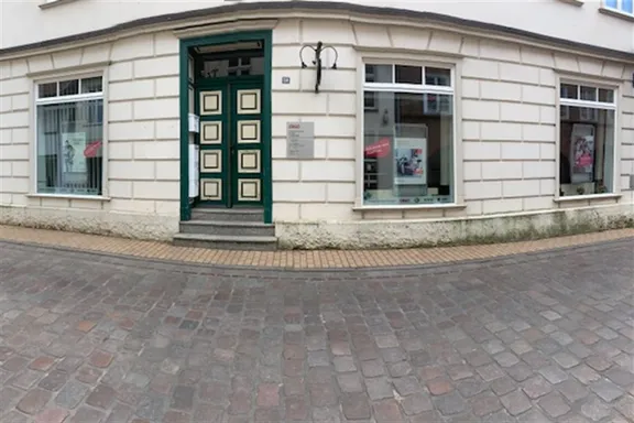 ERGO Versicherung Armen Agaronjan Lange Str. 50 19370 Parchim