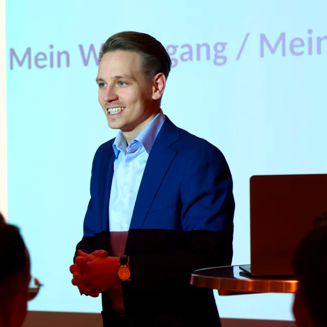 ERGO Versicherung
Wladislaw Maximow