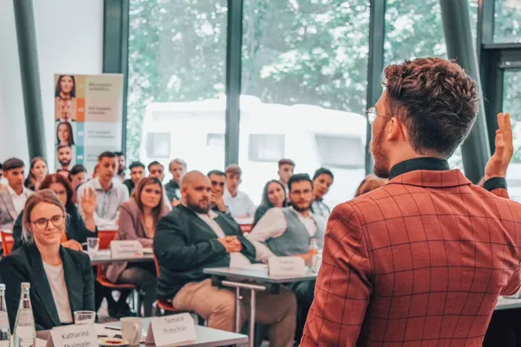 ERGO Beratung und Vertrieb - Alexander Bouton Corneliusstr. 23 80469 München