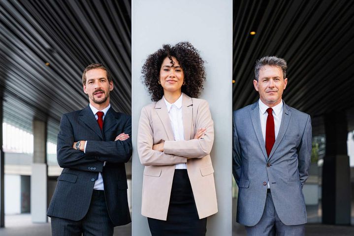 Gruppe von drei Geschäftsleuten.