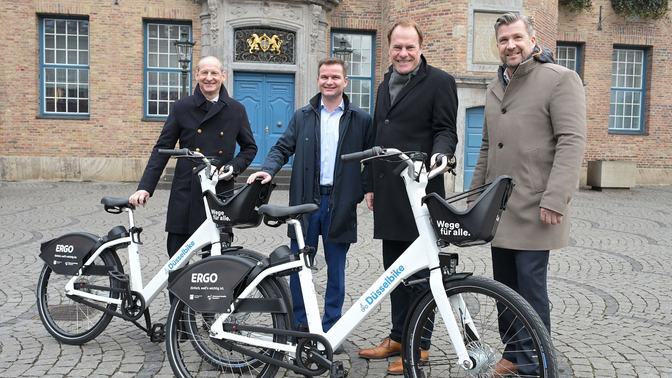 Fahrräder "Düsselbike" und Personen