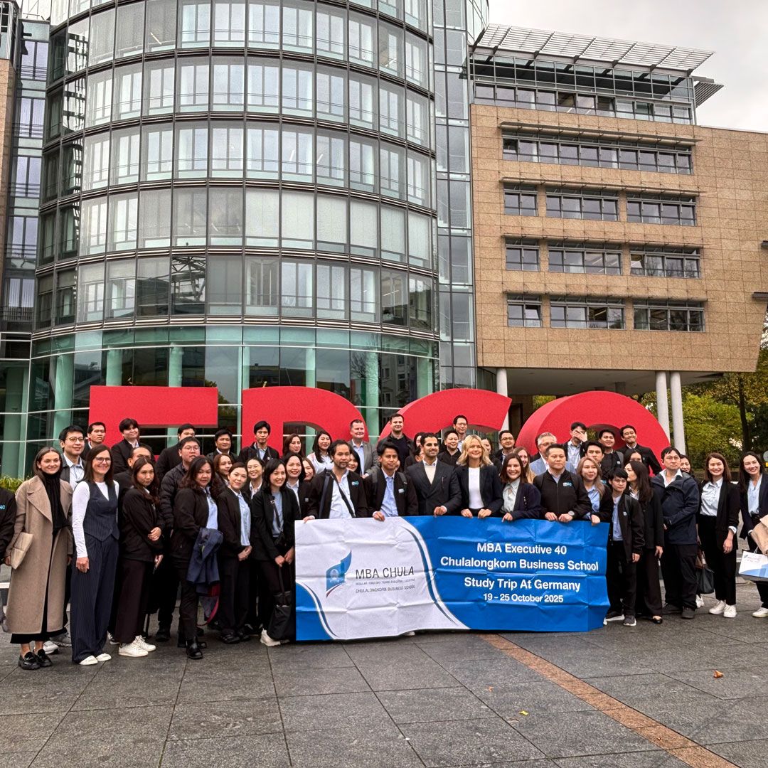 A group of People in front of the ERGO Tower in Düsseldorf.