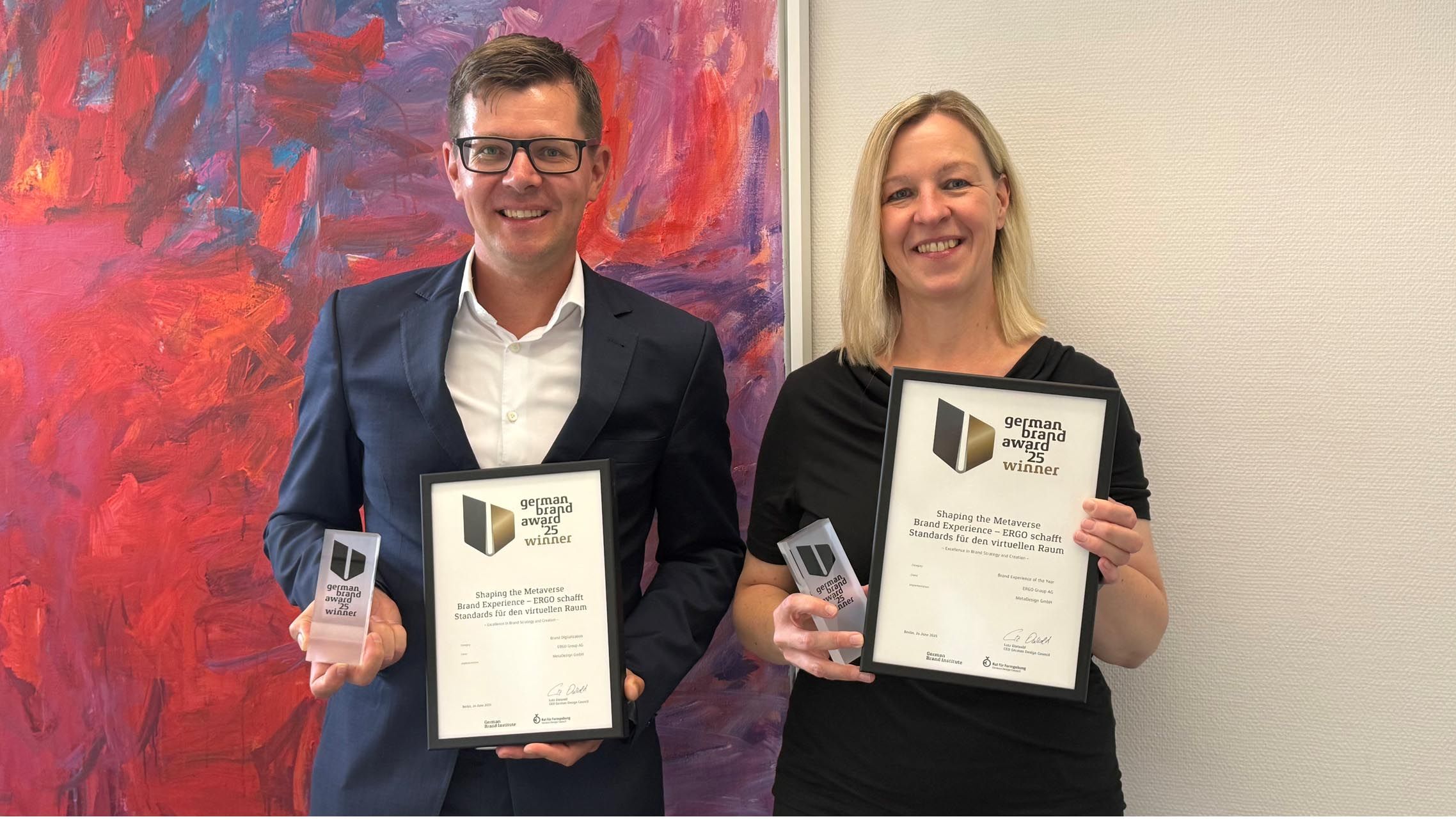 Matthias Nawrocki, Metaverse Team, und Birgit Behr, Marketing