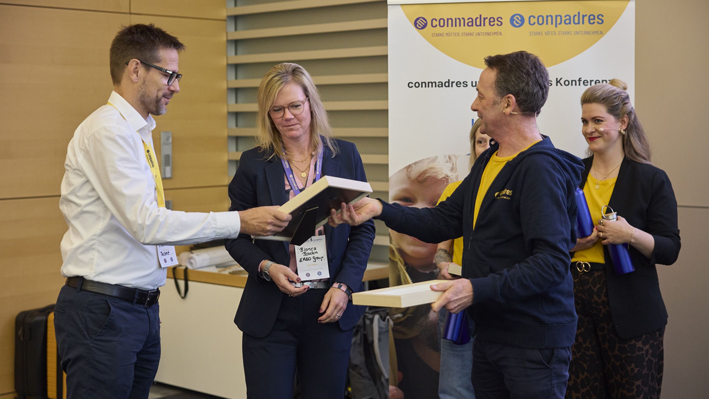 Bianca Boudein, DEI-Managerin bei ERGO, und Mathias Grams, aktiv im Netzwerk väter@ergo, waren bei der Vorstellung der Studie dabei