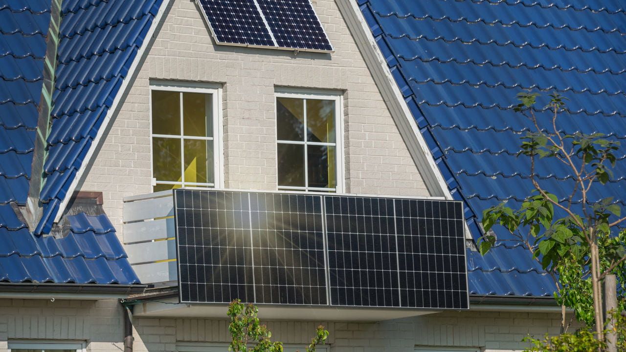 Haus mit Photovoltaik auf dem Dach