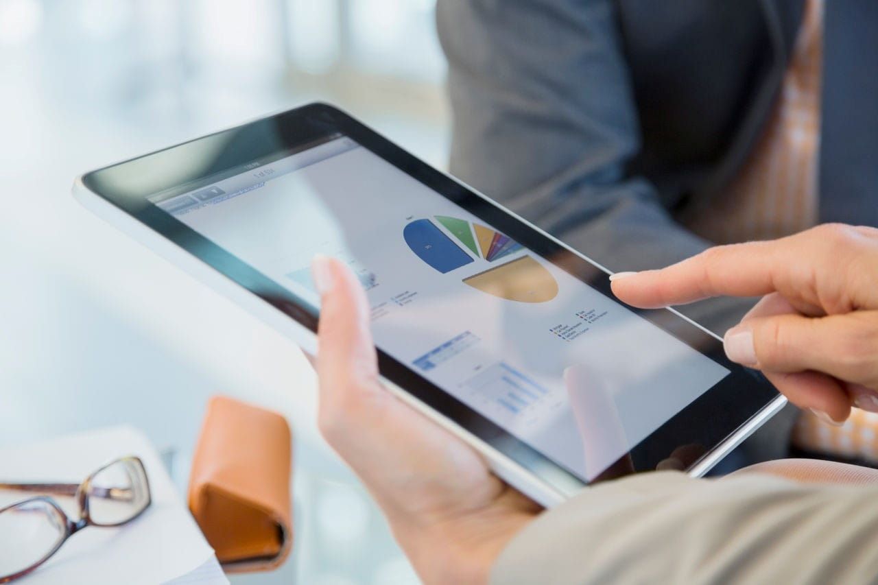 Tablet mit Kreisdiagrammen