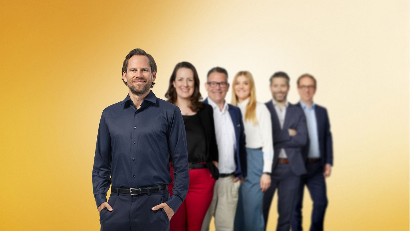 Bild von Steffen Burkhardt in einem Bürogebäude